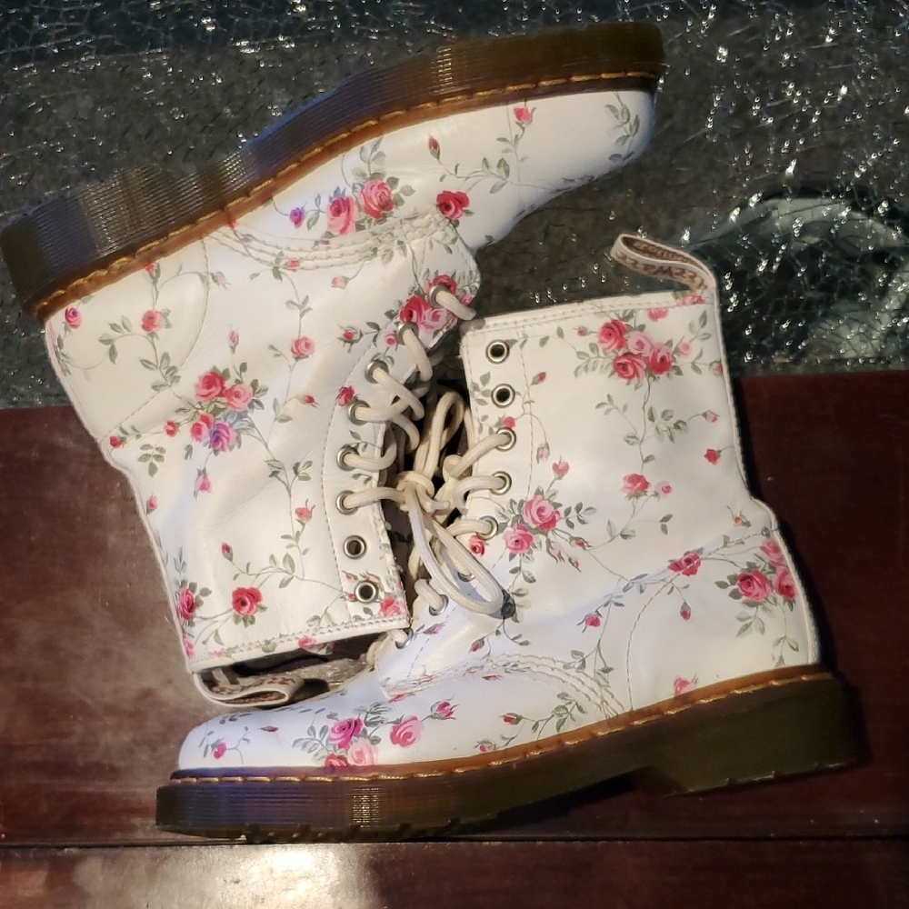 doc marten genuine leather creamy white rose floral combat boots womens 7 11821 - Picture 8 of 11